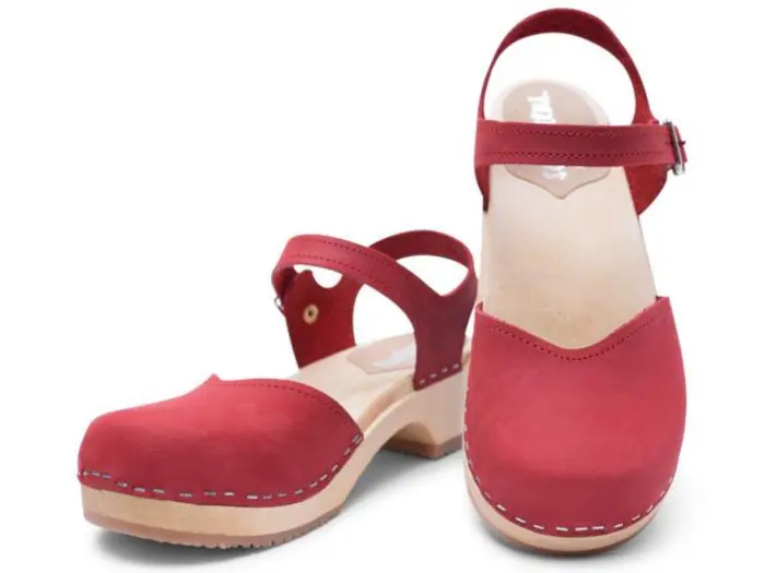 Closed-Toe Clog Sandals